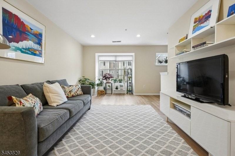 55 Greenbrook Dr - Photo 2 of 31
