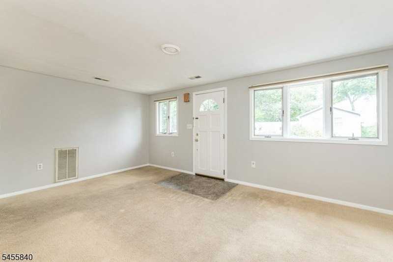 97 New York Ave - Photo 5 of 19