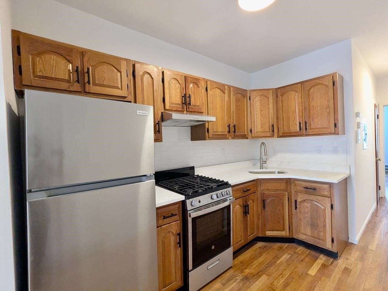 374 2nd St #3 - Photo 2 of 10
