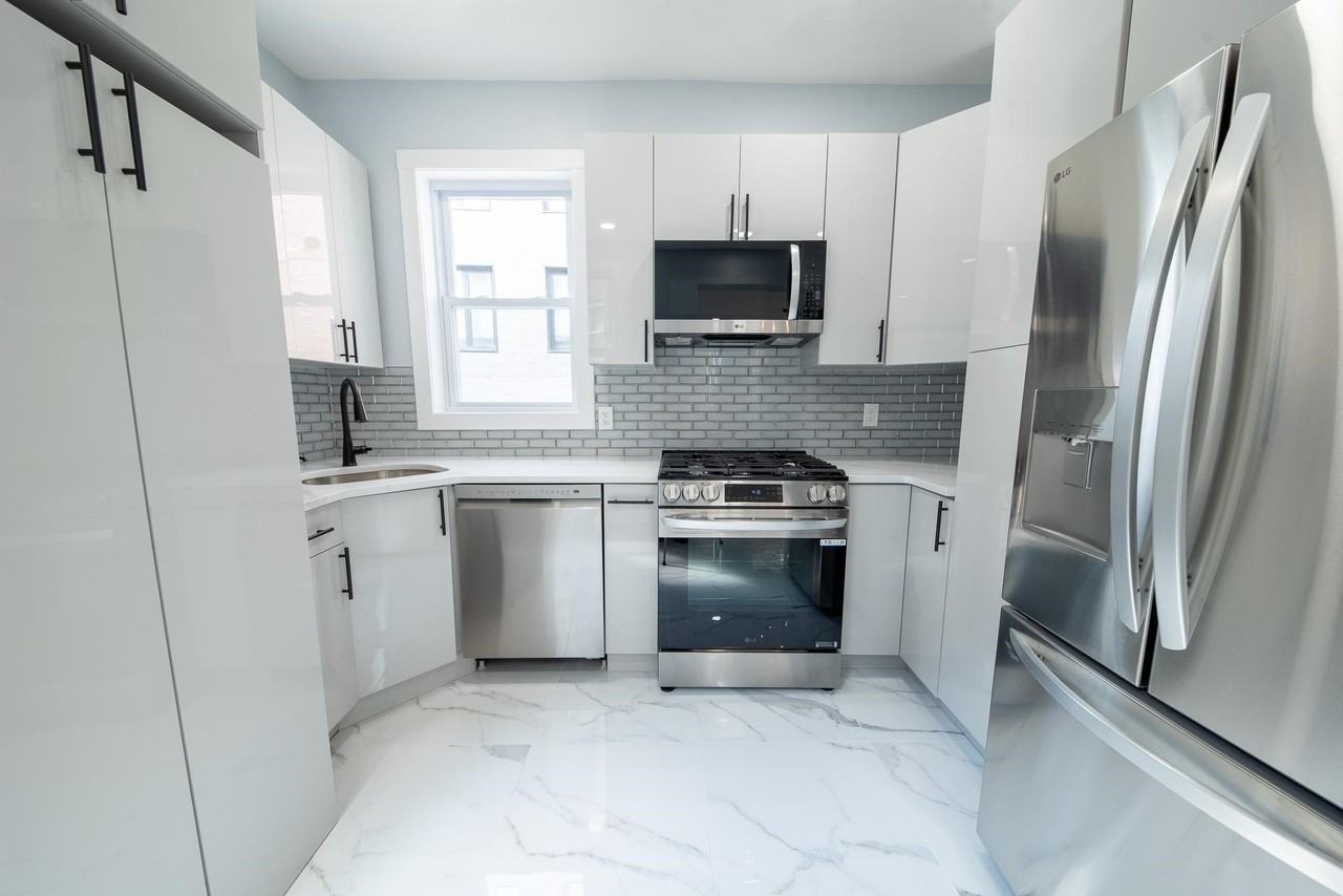 1409 Manhattan Ave #3 - Photo 3 of 10