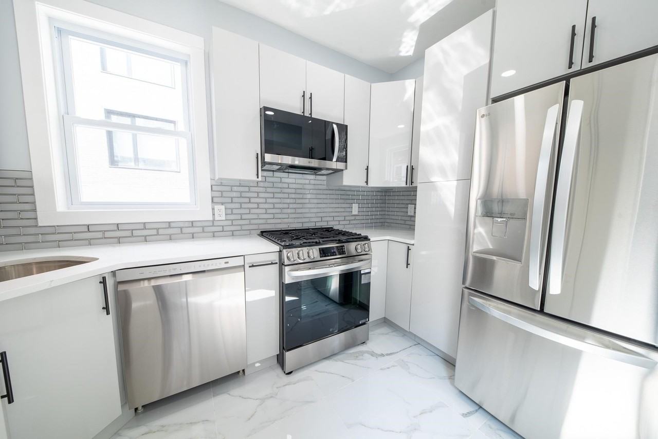 1409 Manhattan Ave #3 - Photo 5 of 10