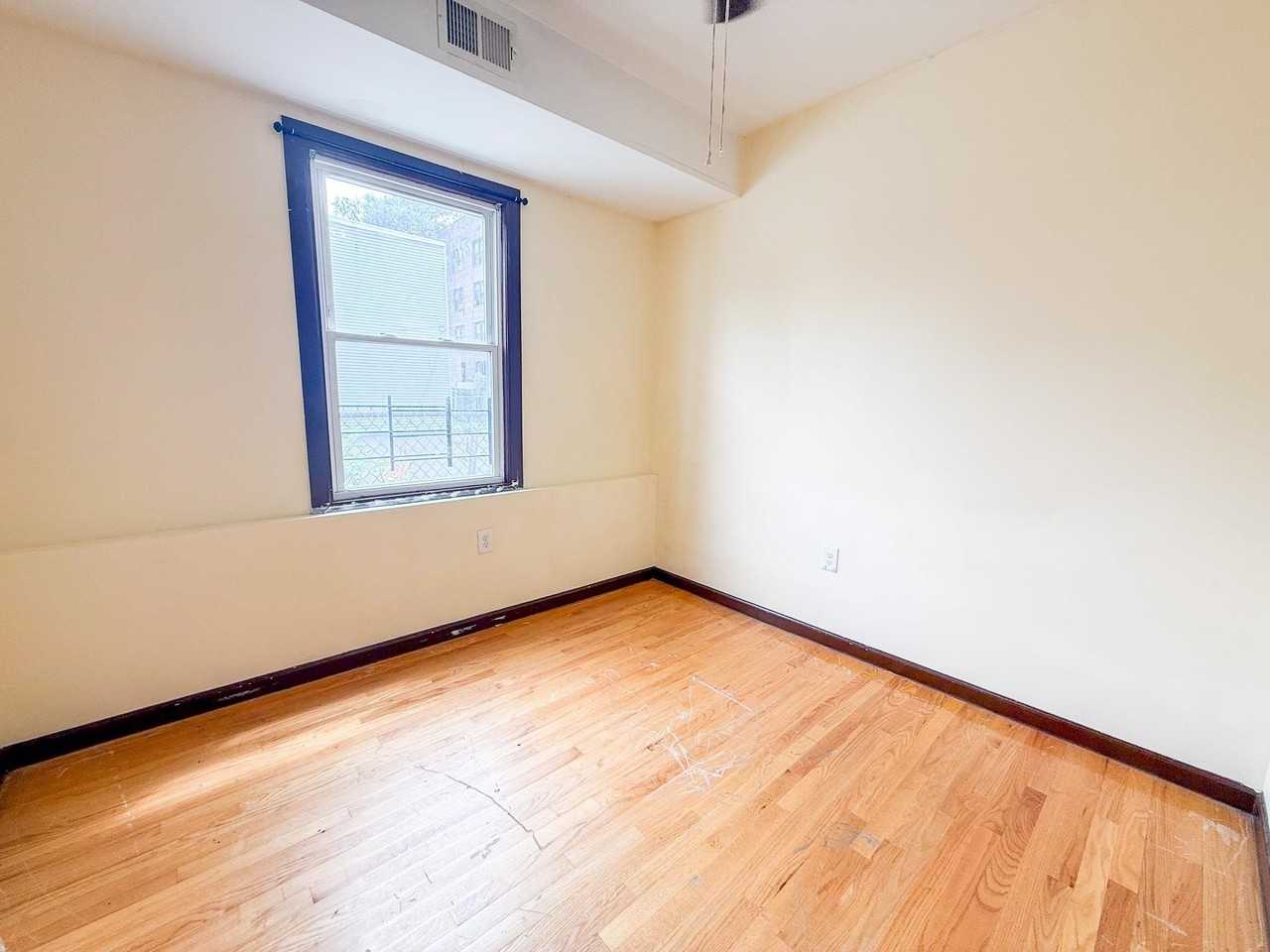 107 Oxford Ave #1 - Photo 5 of 11