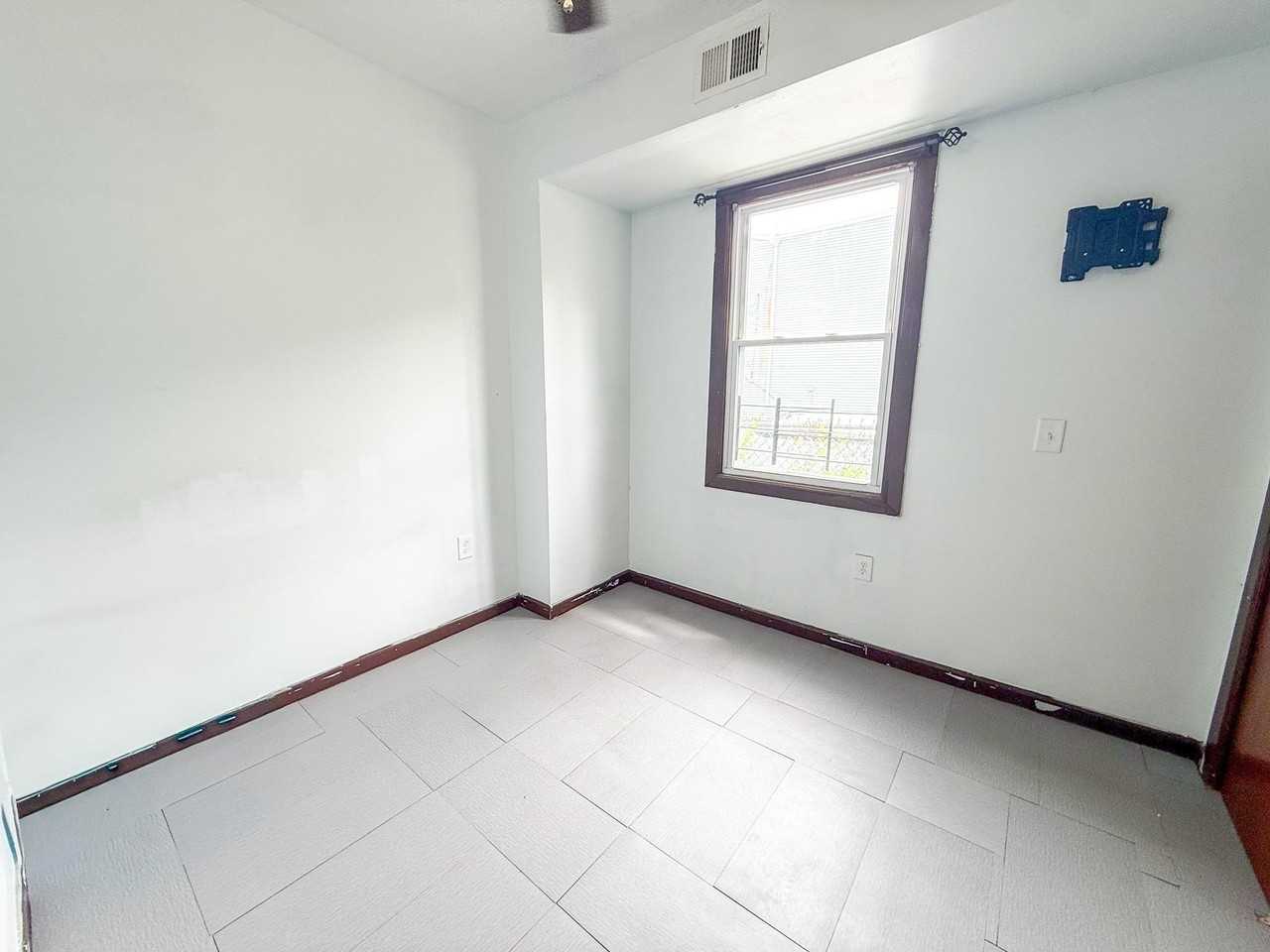 107 Oxford Ave #1 - Photo 6 of 11