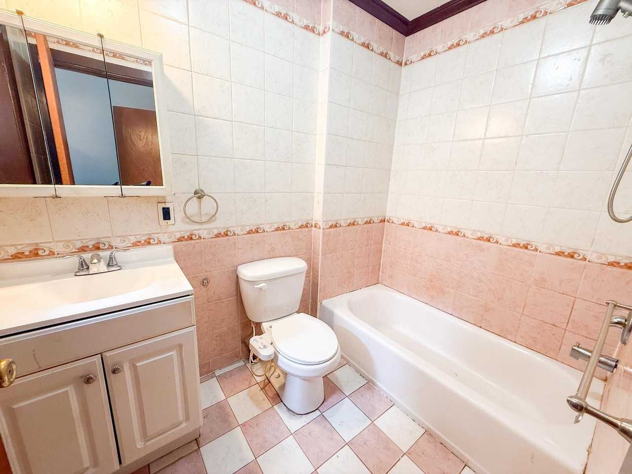 107 Oxford Ave #1 - Photo 7 of 11