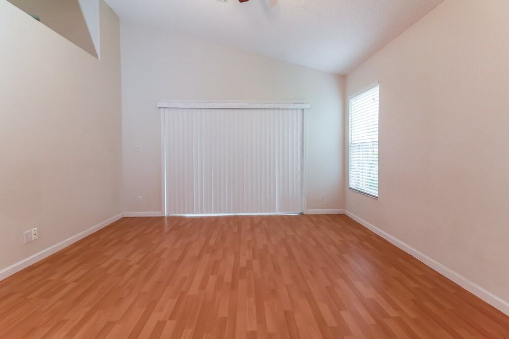 12753 Meadowbreeze Dr - Photo 4 of 15