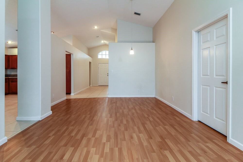 12753 Meadowbreeze Dr - Photo 5 of 15