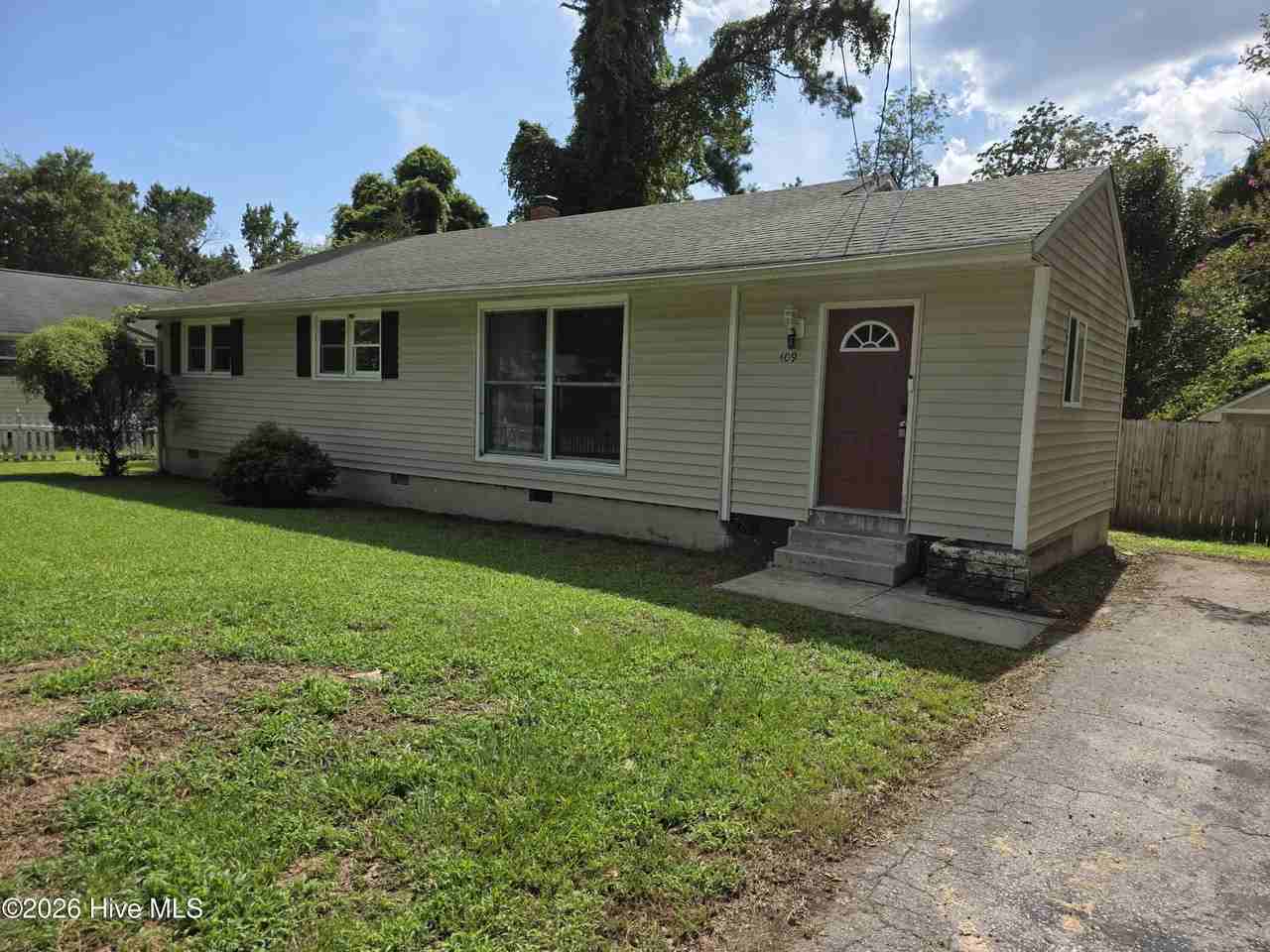 409 Jarman St - Photo 2 of 19