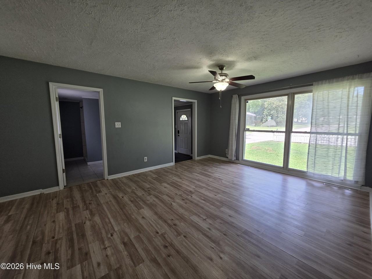 409 Jarman St - Photo 4 of 19