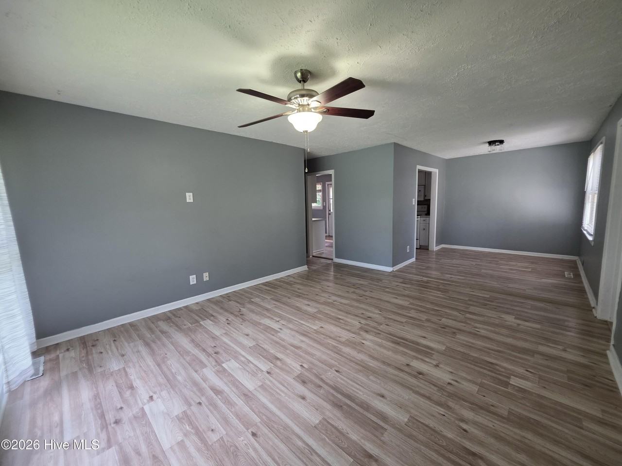 409 Jarman St - Photo 5 of 19