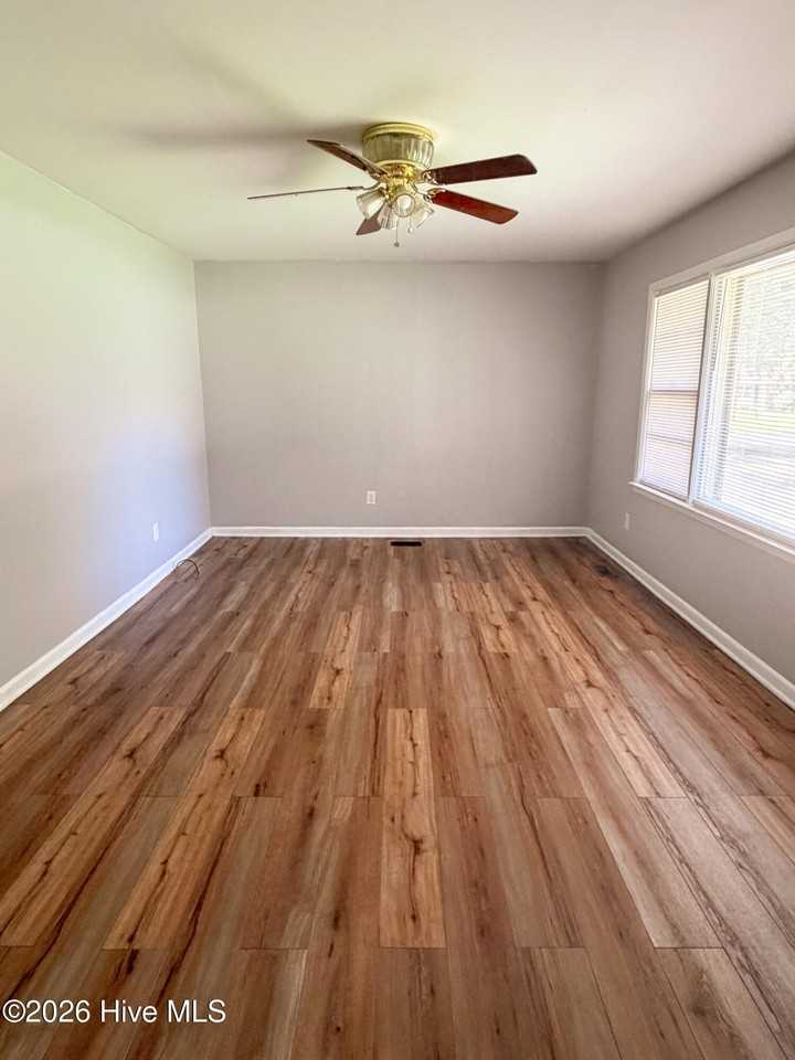 225 Diane Ct - Photo 2 of 22