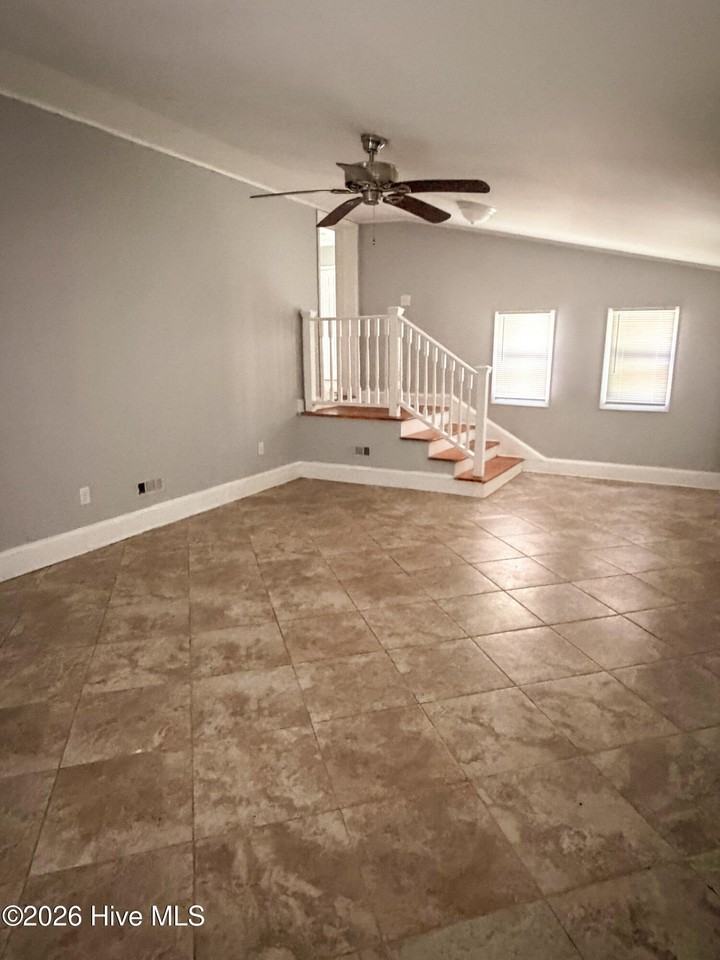 225 Diane Ct - Photo 7 of 22