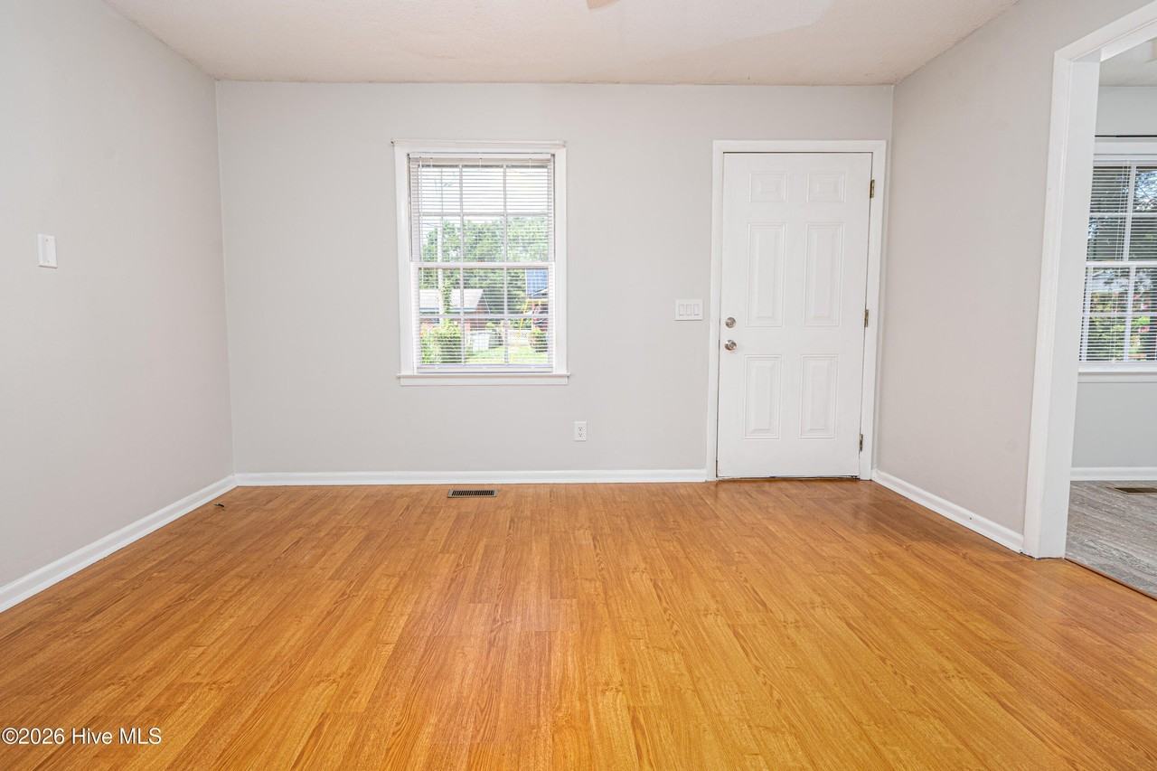 1609 Canal St - Photo 4 of 19