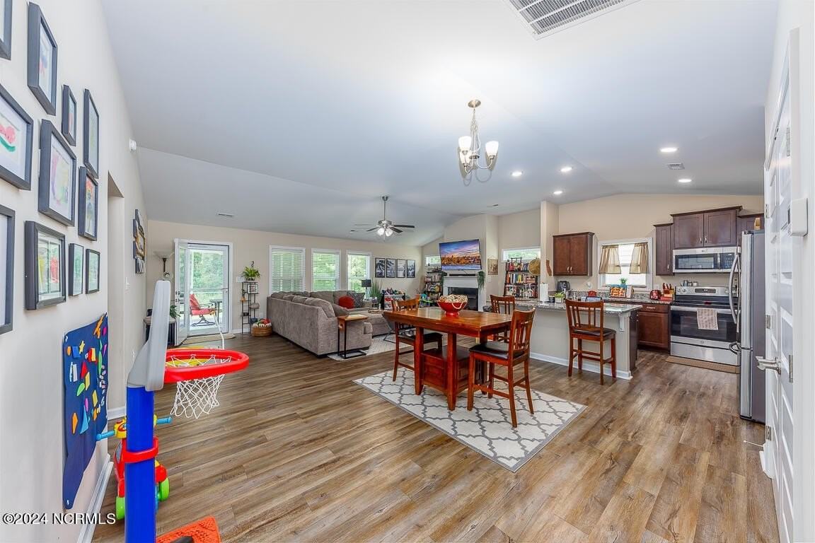 141 Grantham Pl - Photo 4 of 17