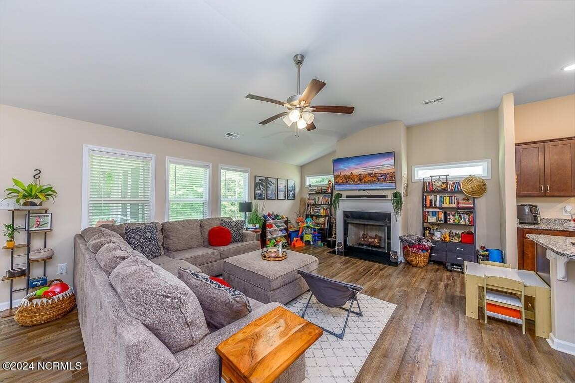141 Grantham Pl - Photo 5 of 17