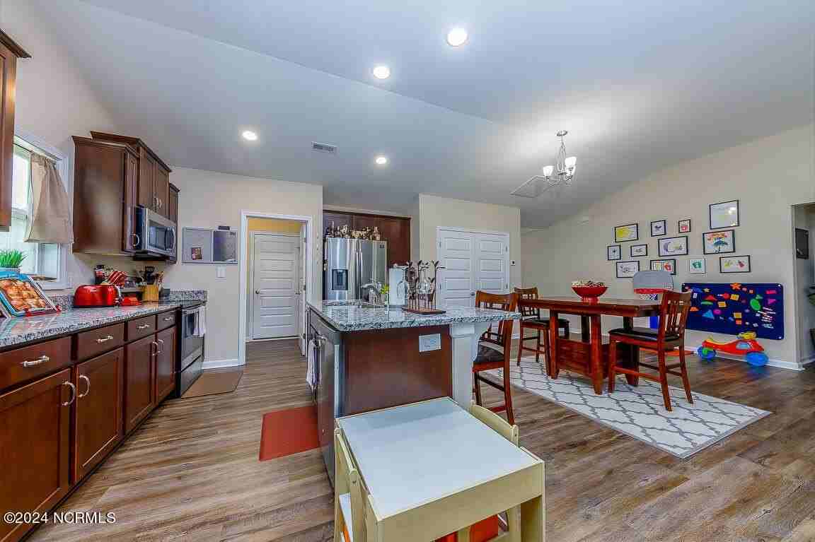 141 Grantham Pl - Photo 7 of 17