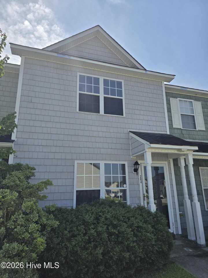 204 Streamwood Dr - Photo 2 of 17