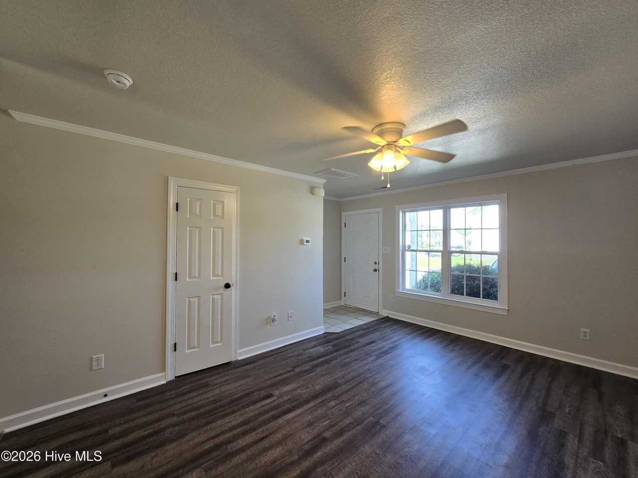 204 Streamwood Dr - Photo 5 of 17