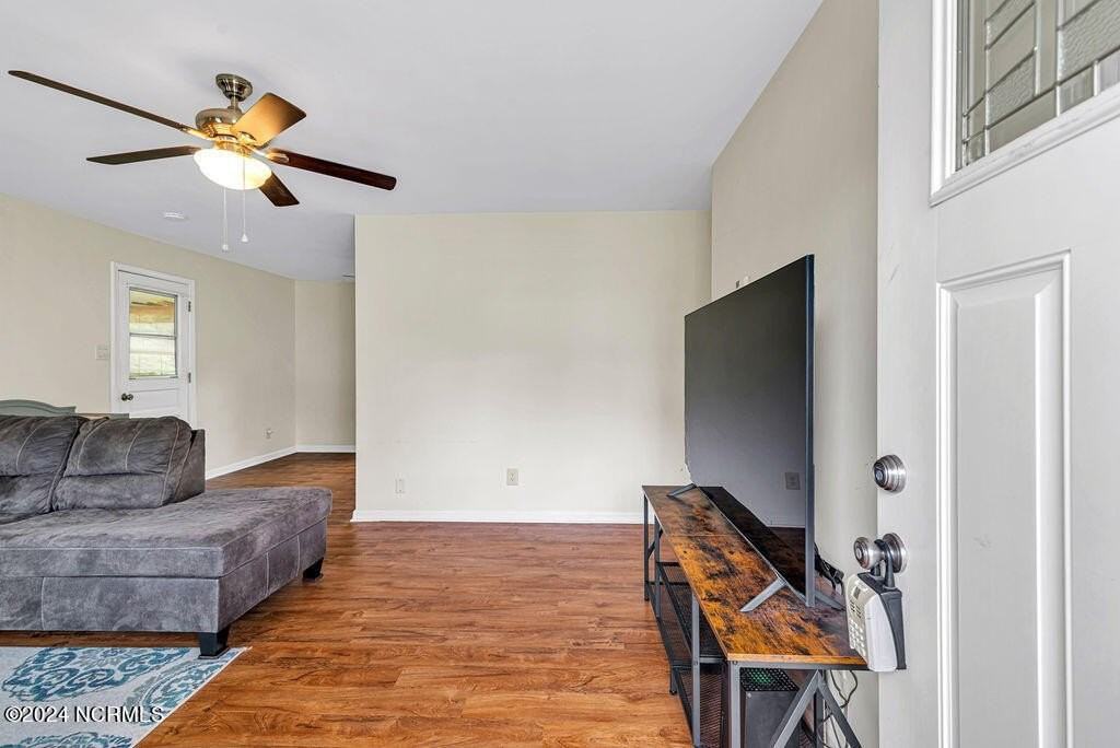 203 Noble Ct - Photo 2 of 25