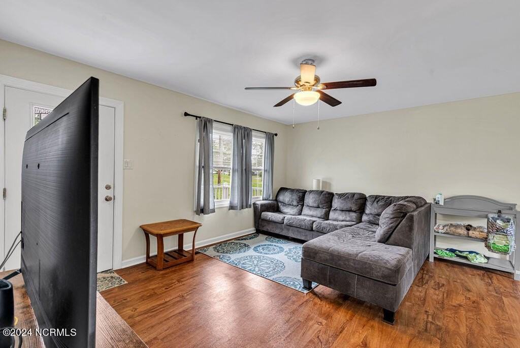 203 Noble Ct - Photo 3 of 25