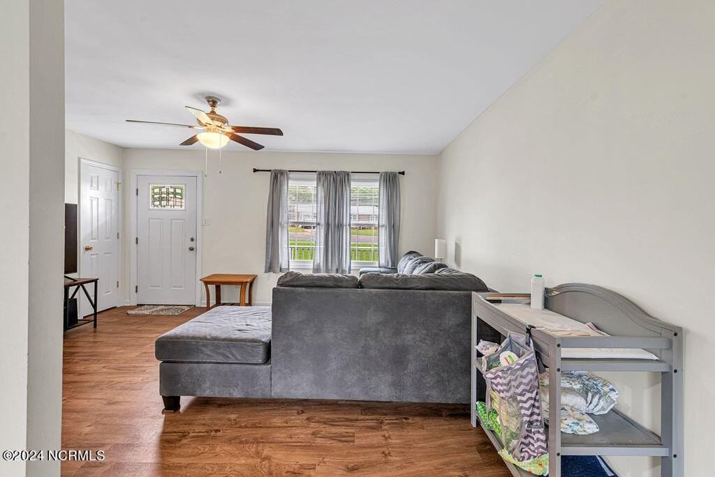 203 Noble Ct - Photo 4 of 25