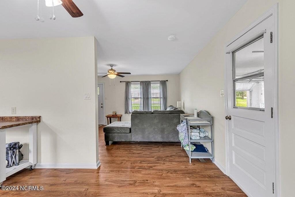 203 Noble Ct - Photo 7 of 25