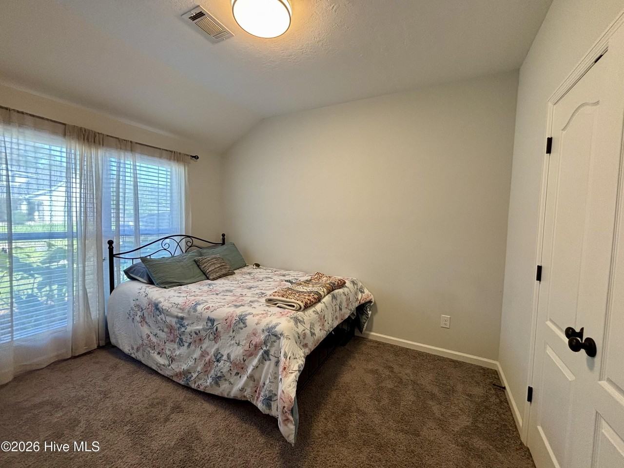 3284 Alexandria Dr - Photo 4 of 16