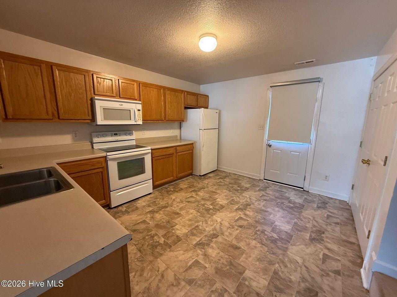109 Bridgewood Dr - Photo 2 of 12