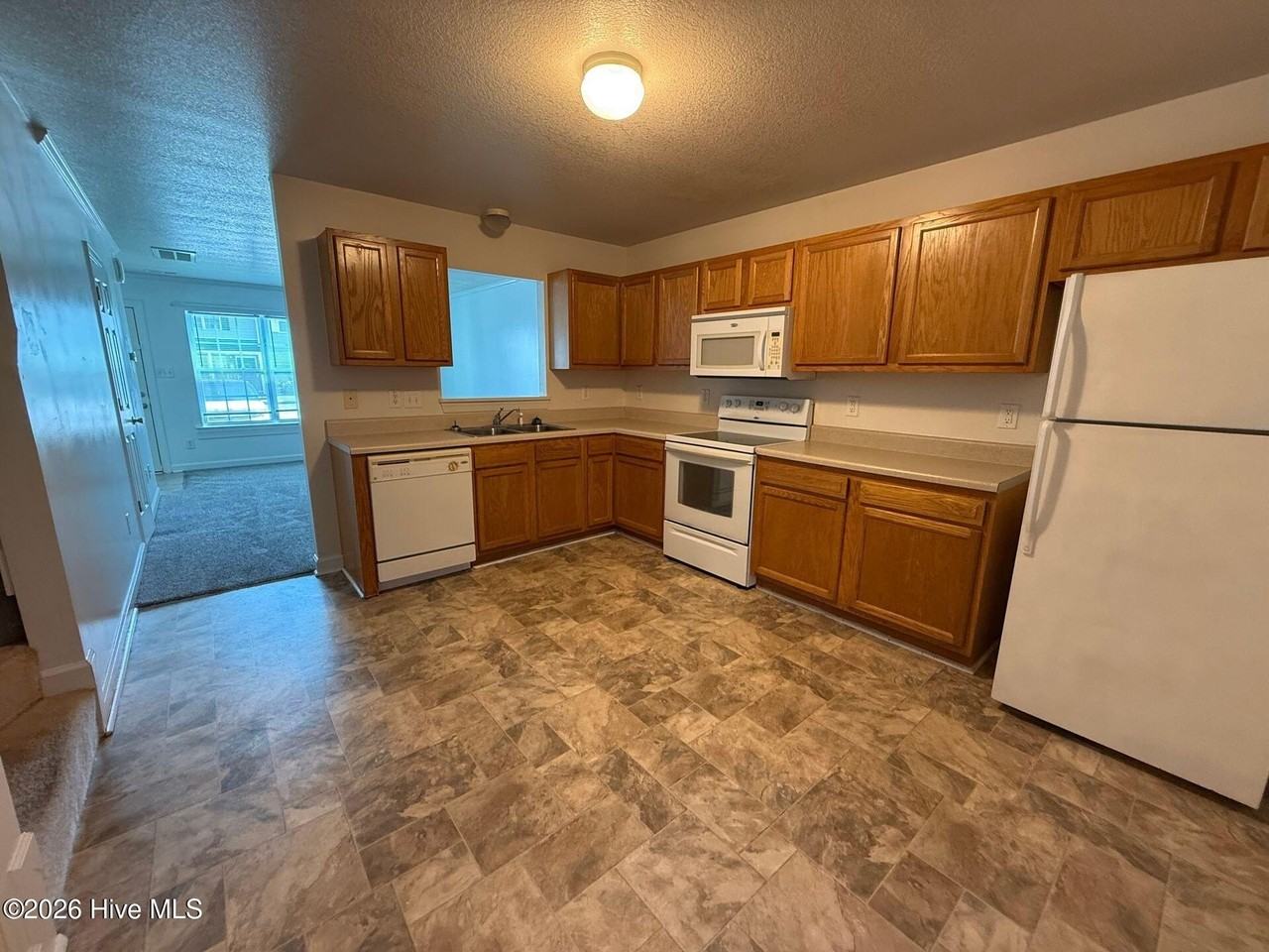 109 Bridgewood Dr - Photo 3 of 12