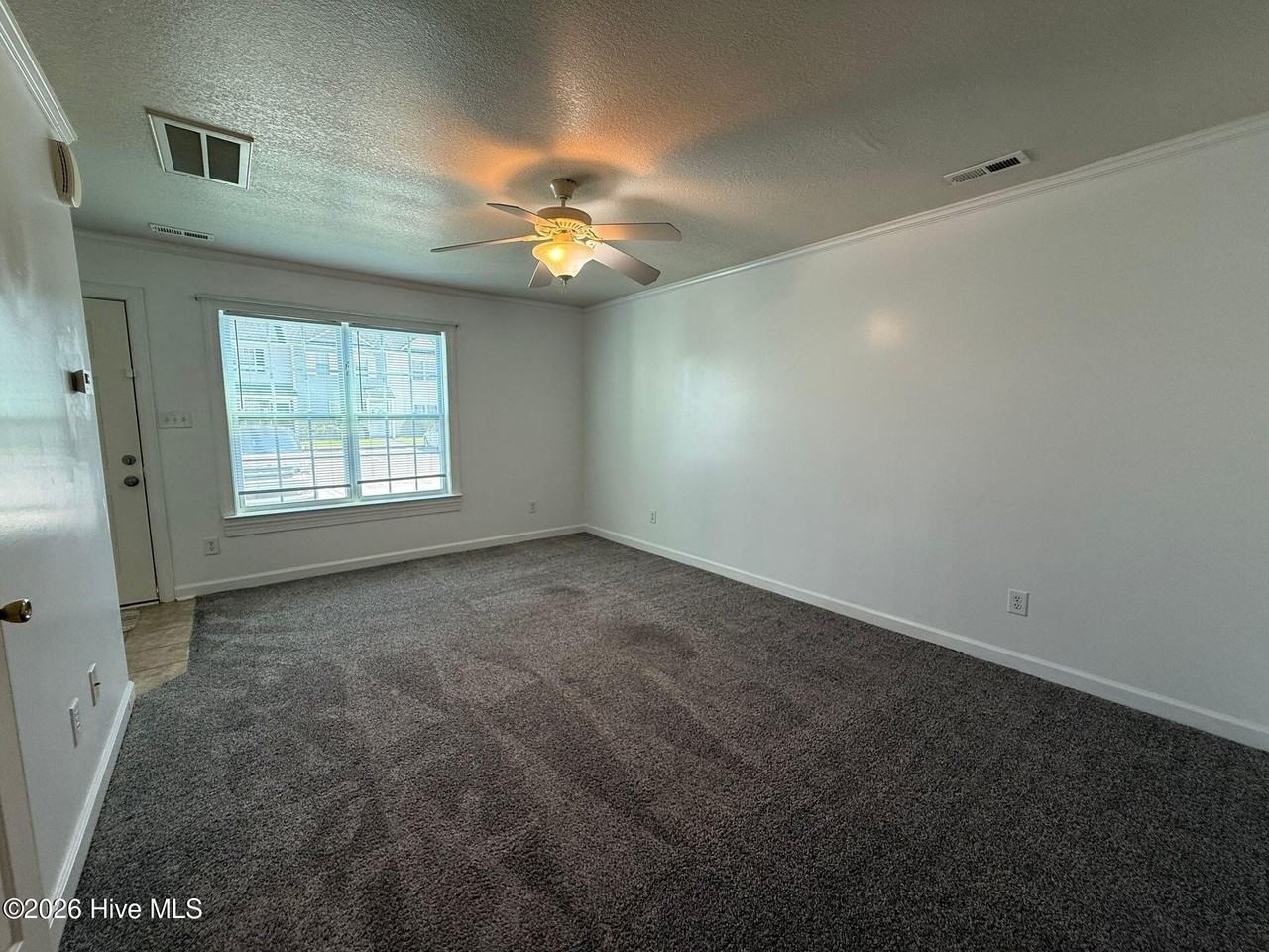 109 Bridgewood Dr - Photo 4 of 12