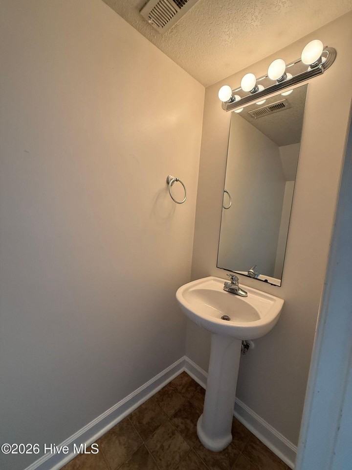 109 Bridgewood Dr - Photo 6 of 12