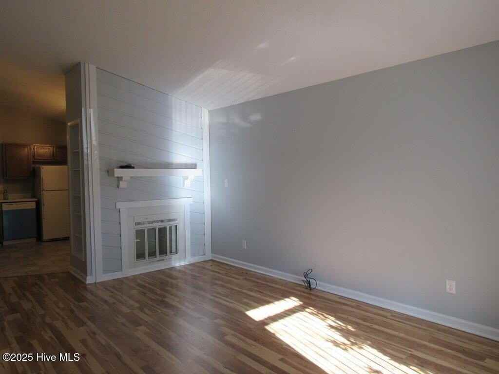 111 Village Cir - Photo 4 of 17