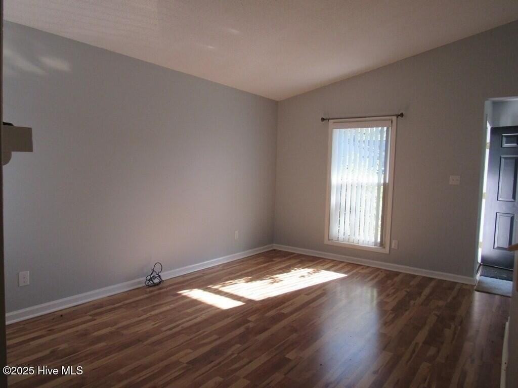 111 Village Cir - Photo 5 of 17