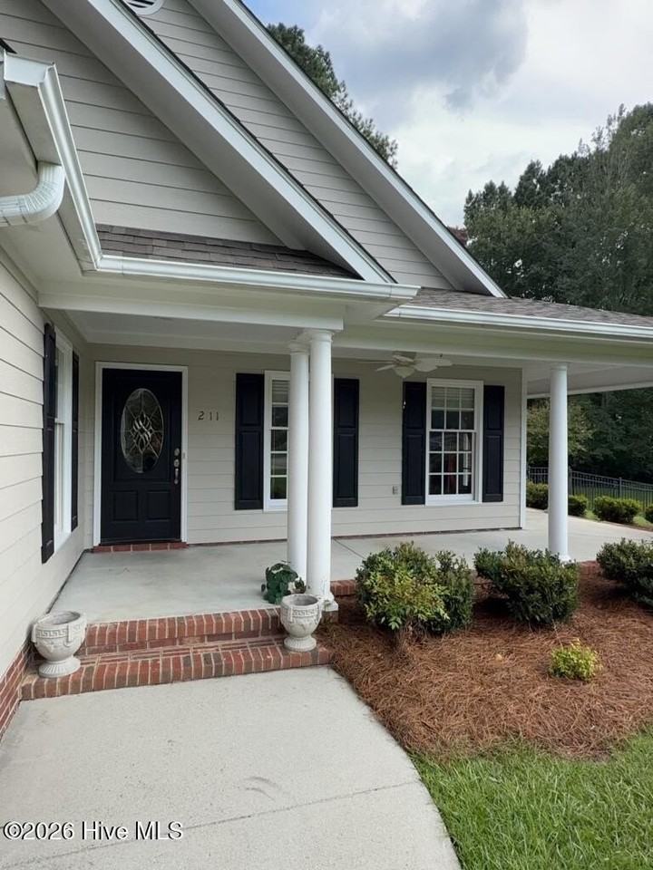 211 Bethesda Ct - Photo 2 of 39
