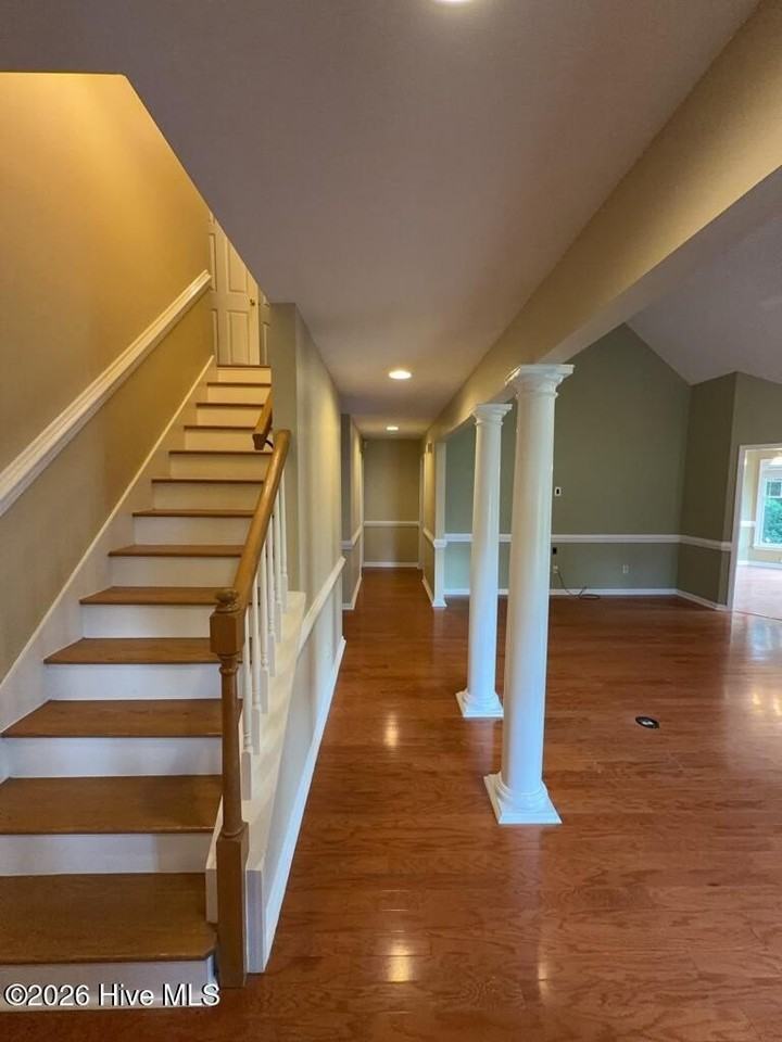 211 Bethesda Ct - Photo 3 of 39
