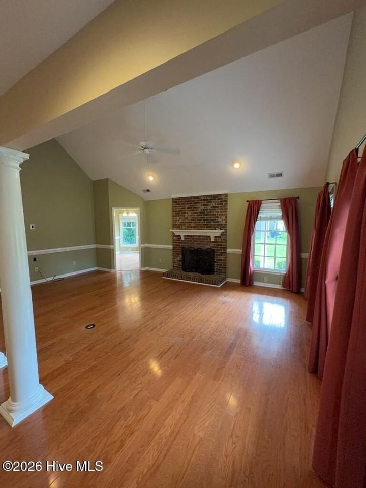 211 Bethesda Ct - Photo 4 of 39