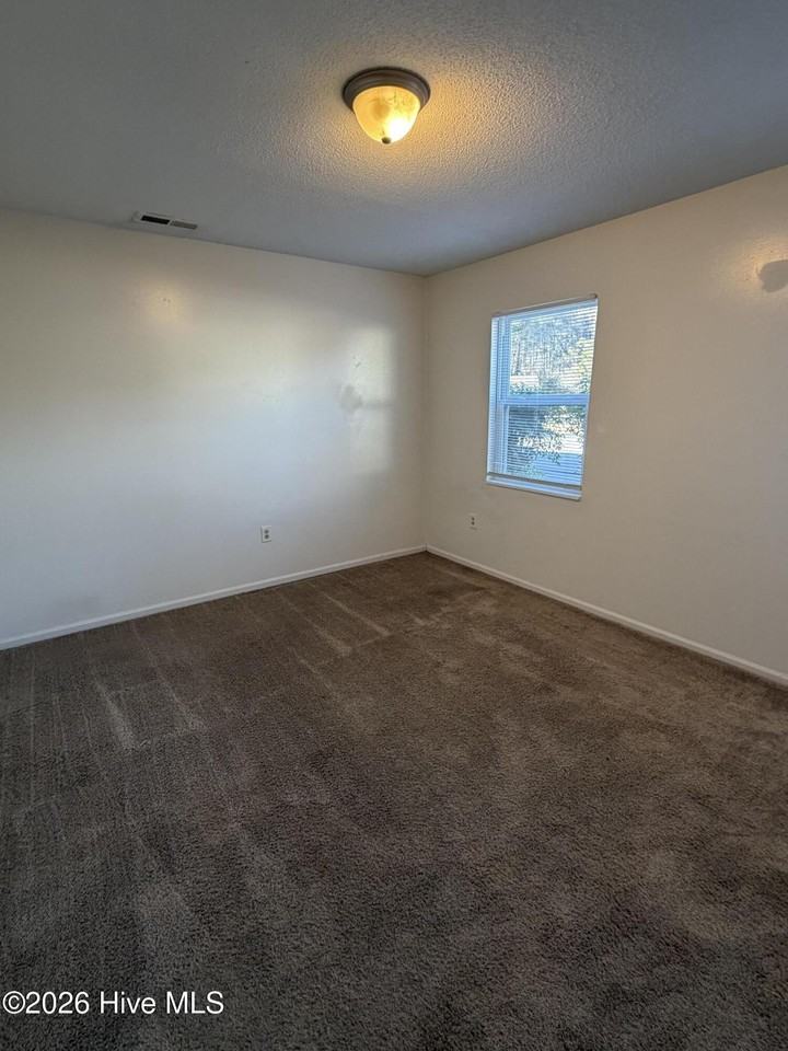 221 Cordell Cir - Photo 7 of 8