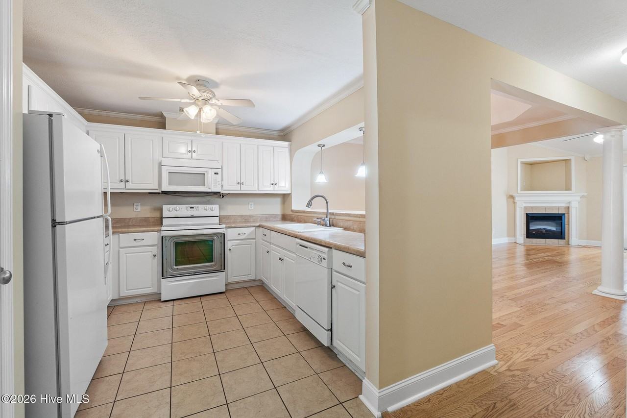 815 Whispering Willow Ct - Photo 4 of 20