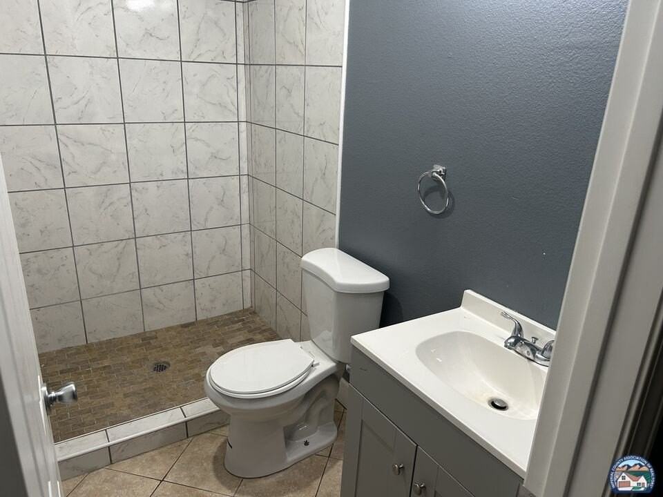 605 W 3rd St #102 - Photo 7 of 8