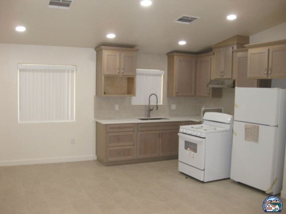 311 S E St #103 - Photo 3 of 12
