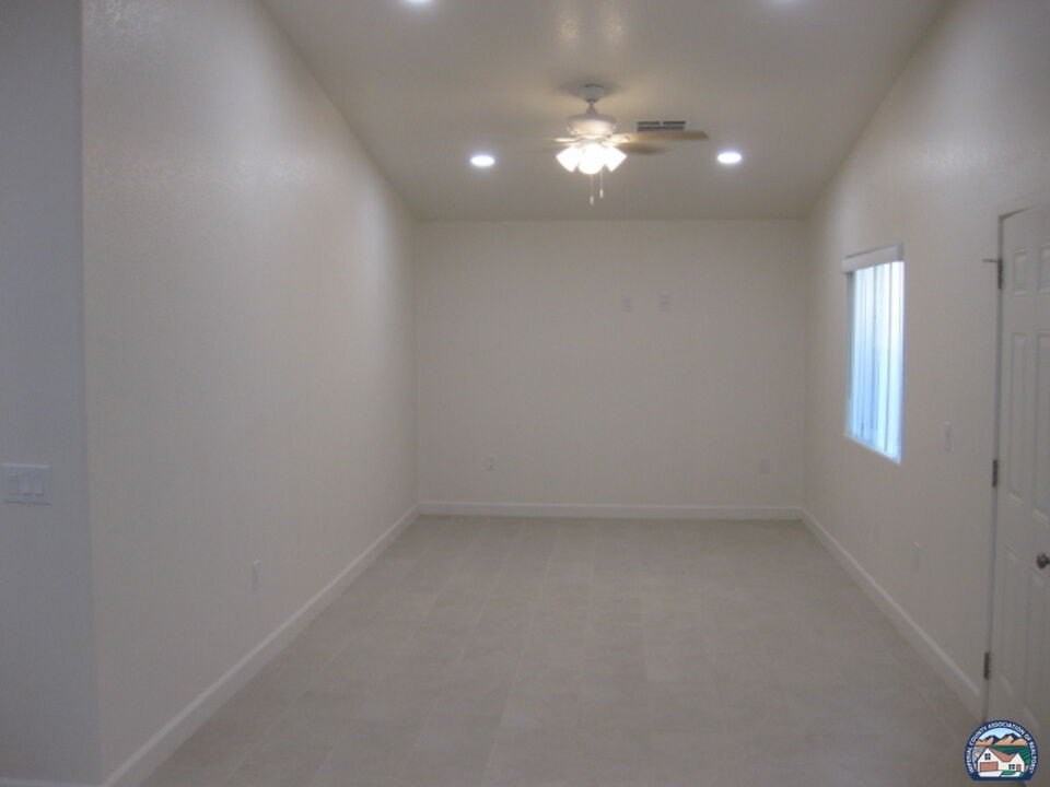 311 S E St #103 - Photo 4 of 12