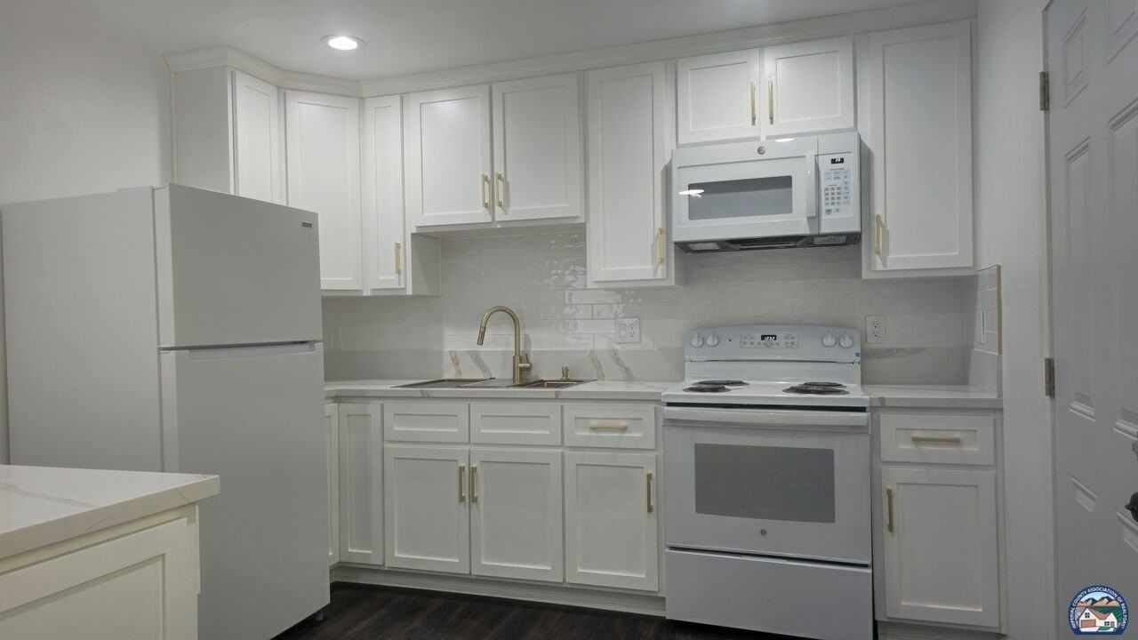 696 Yucca Dr #2 - Photo 2 of 14