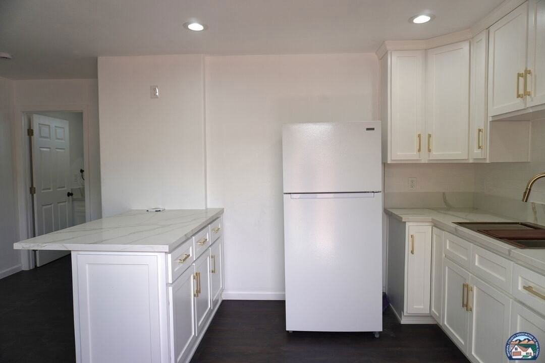696 Yucca Dr #2 - Photo 5 of 14