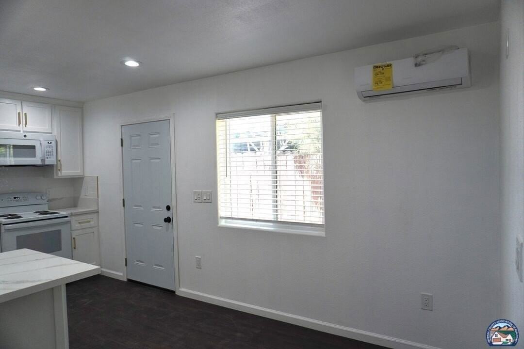 696 Yucca Dr #2 - Photo 7 of 14