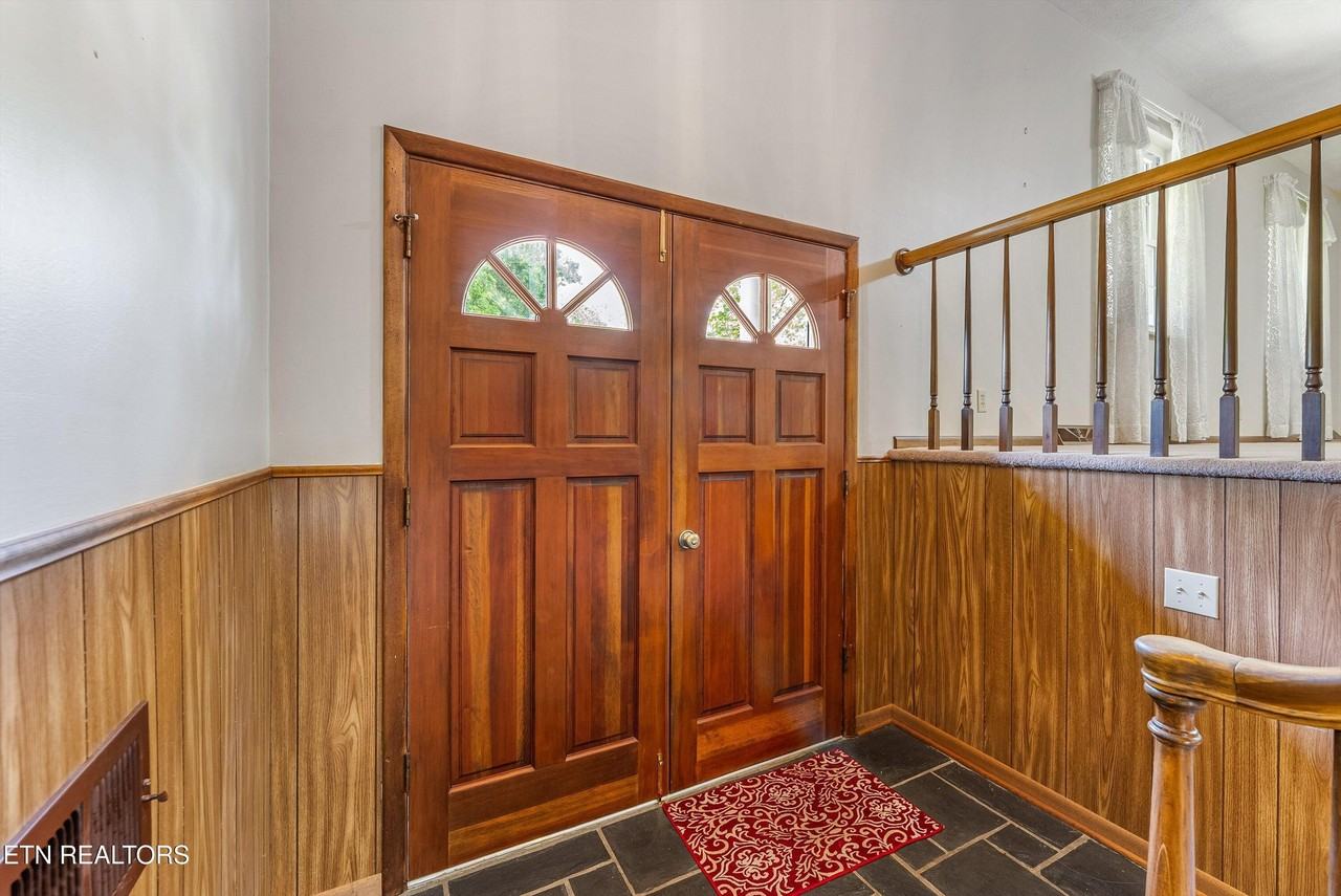 9528 Gulf Park Dr - Photo 7 of 50