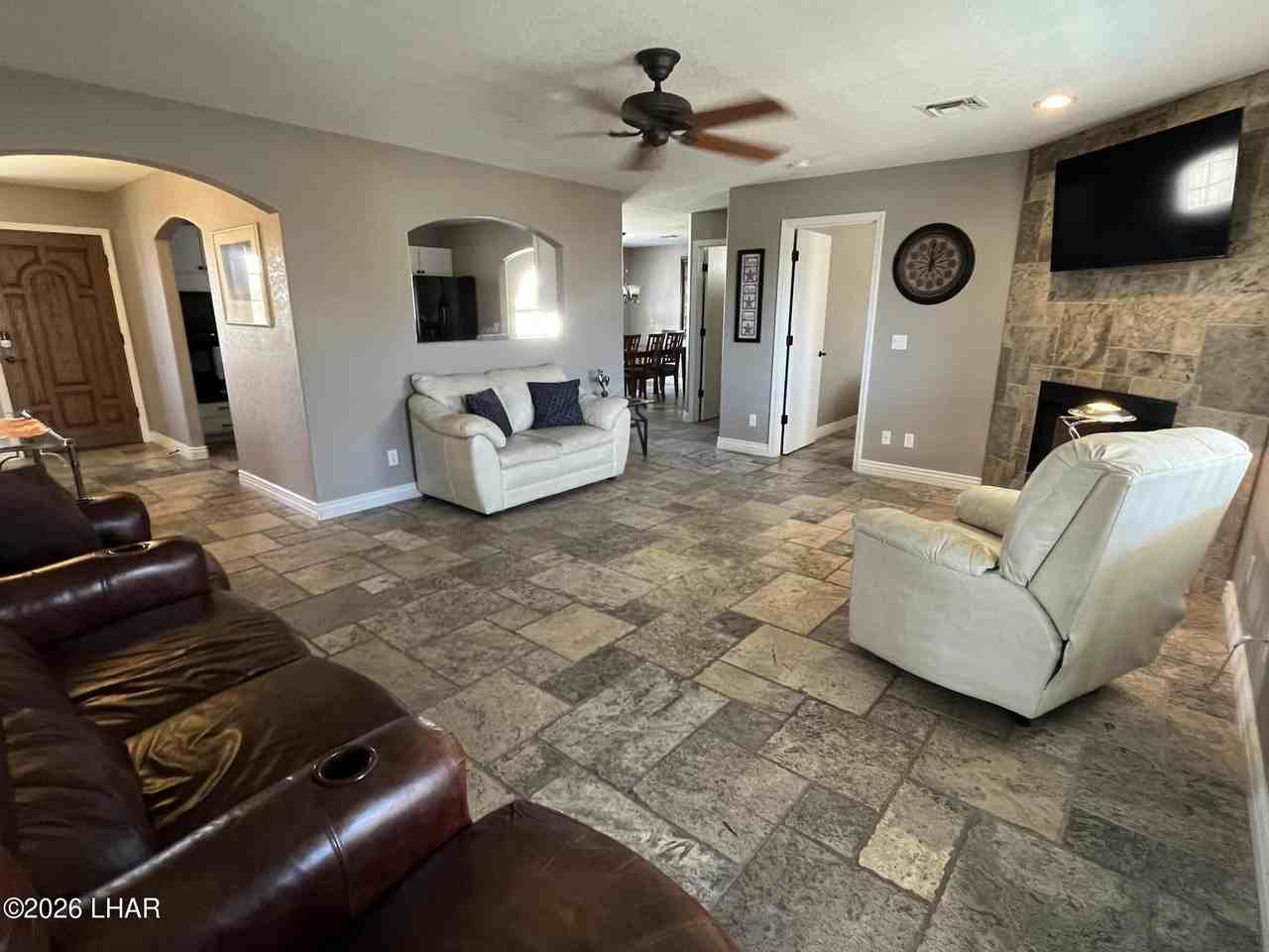 2160 Pima Dr N - Photo 3 of 30