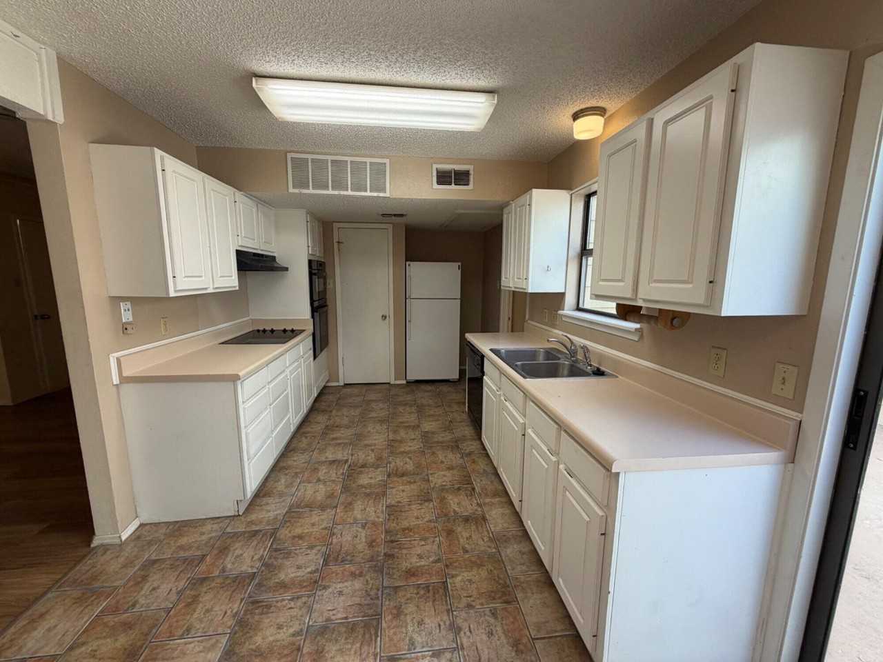 3730 86th Dr - Photo 5 of 16