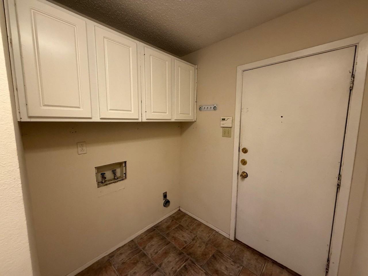 3730 86th Dr - Photo 7 of 16