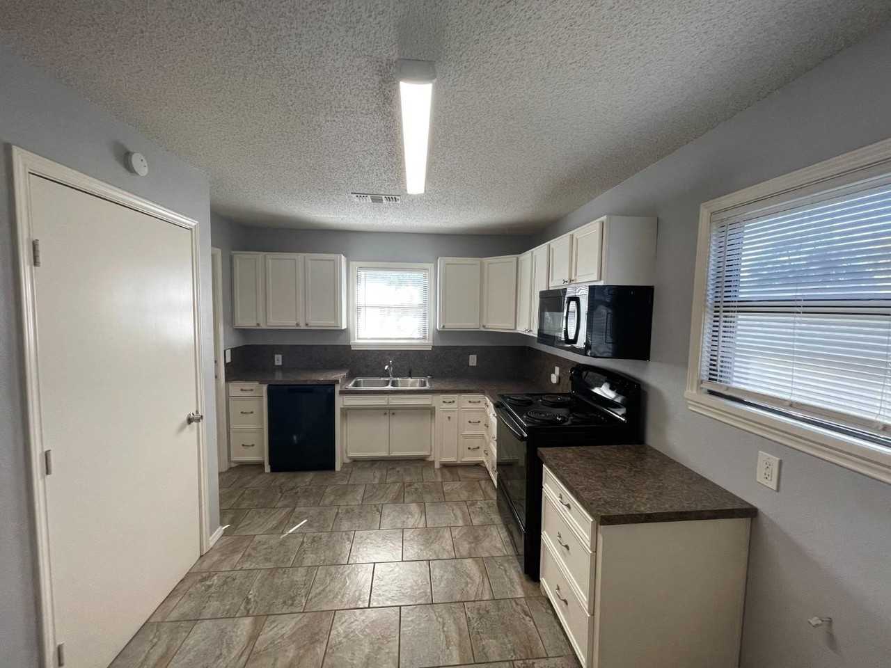 4919 40th St - Photo 3 of 10