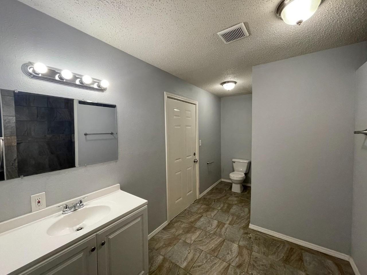 4919 40th St - Photo 5 of 10