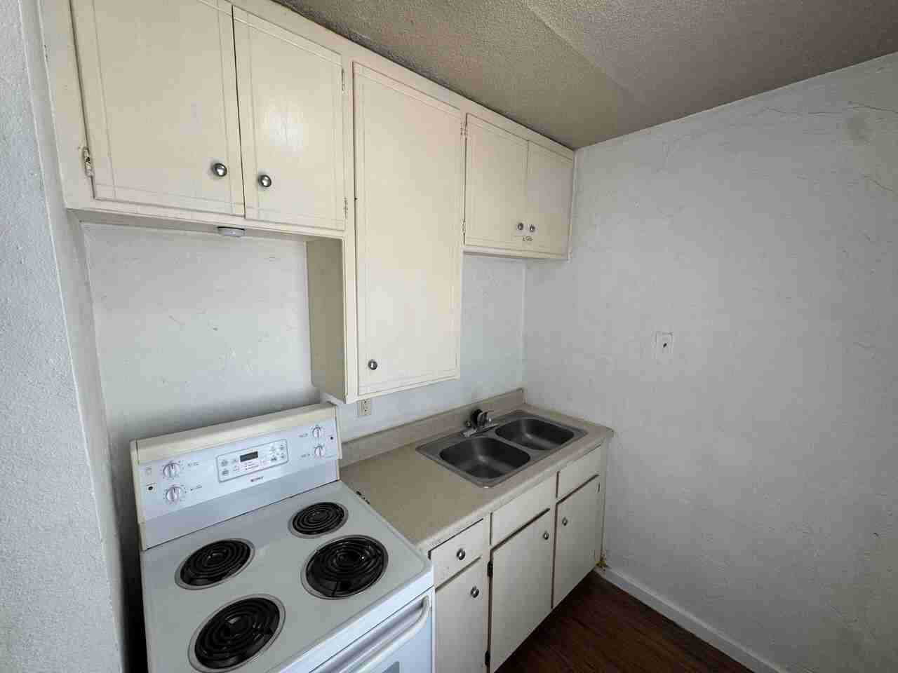 2010 32nd St - Photo 3 of 6